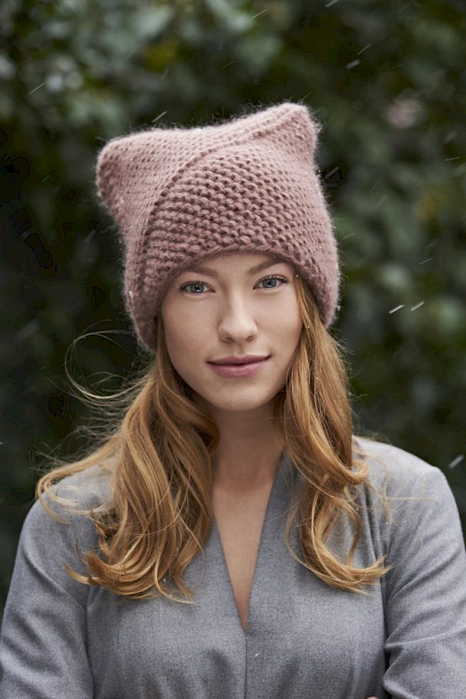 knitted hat rose by Nicki Marquardt München