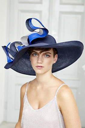 festlicher Hut Damenhut blau Sommerhut  Couture Pferderennen Hut Ascot by Hutdesign Nicki Marquardt München