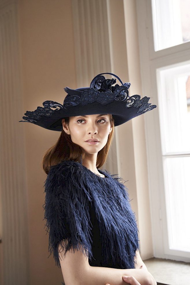 Couture | Eleganter blauer Damenhut