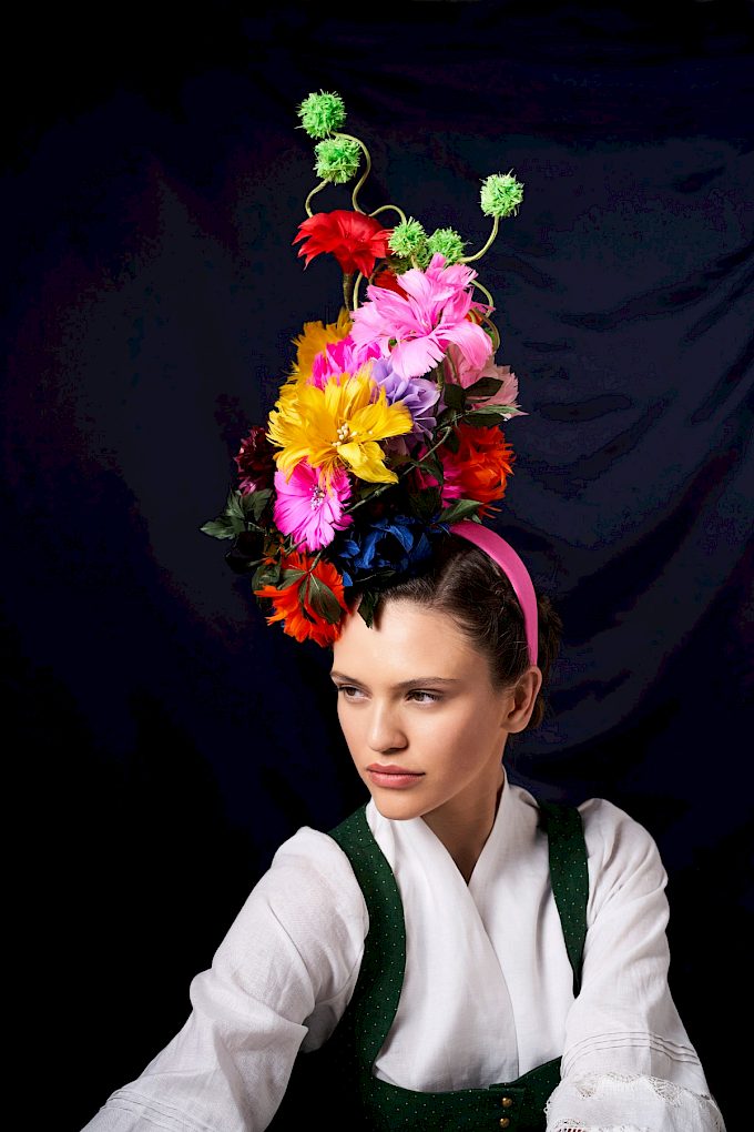 Hutgeschäft München handgemachte Hüte Hutmacher Nicki Marquardt Kopfschmuck Blumen bunt Couture Hut