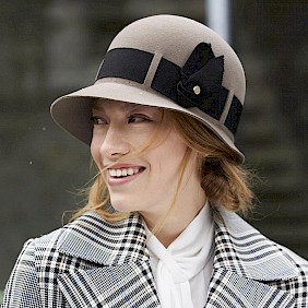 Winter Cloche hat beige with black ribbon hatdesign Nicki Marquardt München