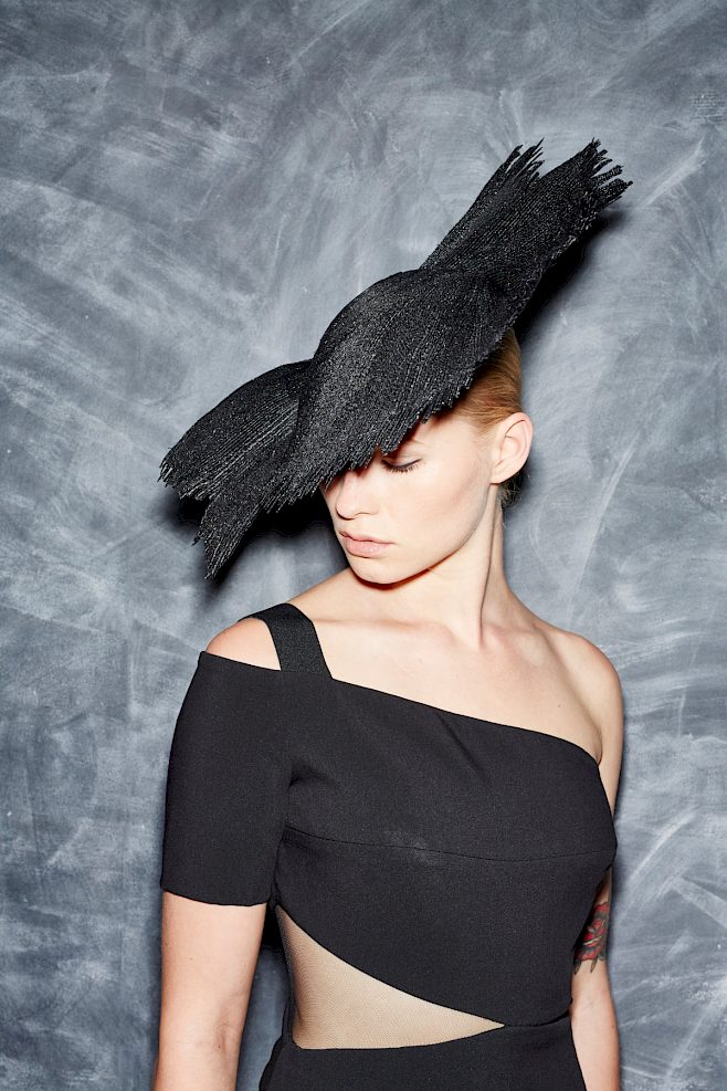 Couture Hut schwarz exklusiv ausgefallen Pferderennen Ascot by Hutdesign Nicki Marquardt München