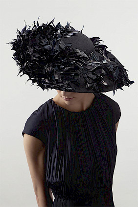 eleganter Damenhut festlicher Anlasshut schwarz  Pferderennen Ascot by Hutdesign Nicki Marquardt München