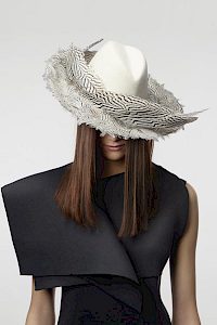 Damenhut elegant schwarz weiß Pferderennen Hut Ascot Hochzeit by Nicki Marquardt München Hutdesign -  Bild-2