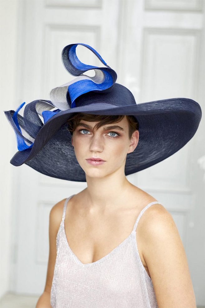 festlicher Hut Damenhut blau Sommerhut Couture Pferderennen Hut Ascot by Hutdesign Nicki Marquardt München
