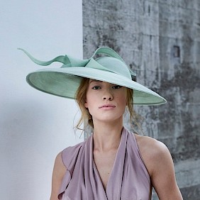 eleganter Damenhut festlicher Strohhut mint Hochzeit Pferderennen Ascot by Hutdesign Nicki Marquardt München