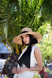 wide brim hat sun hat foldable natural with black band -  image-6