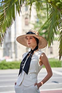 wide brim hat sun hat foldable natural with black band -  image-3