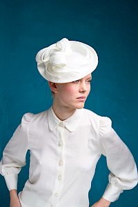 Atelier | Bridal fascinator hat »Shelby« -  image-3