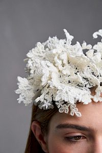 Couture | Kopfschmuck aus weißer Spitze -  Bild-2