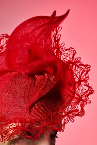 Couture | Roter Faszinator Hut (Unikat Nr. 438) -  Bild-2