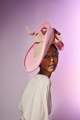 Faszinator Hut für Hochzeitsgast in rosé und beige