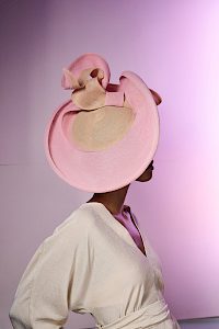 Faszinator Hut für Hochzeitsgast in rosé und beige -  Bild-2