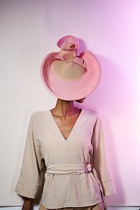 Faszinator Hut für Hochzeitsgast in rosé und beige -  Bild-5