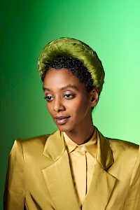 Couture | Kopfschmuck aus grünen Federn (Unikat Nr. 441) -  Bild-2
